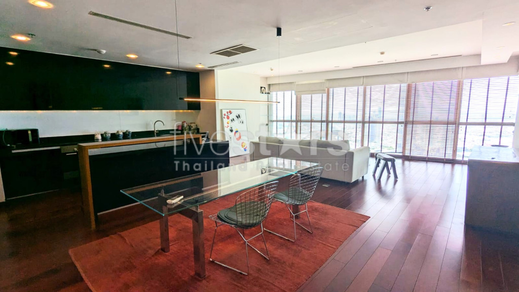 2-Bedroom Condo for sale in Riverside – Stunning Chao Phraya River View