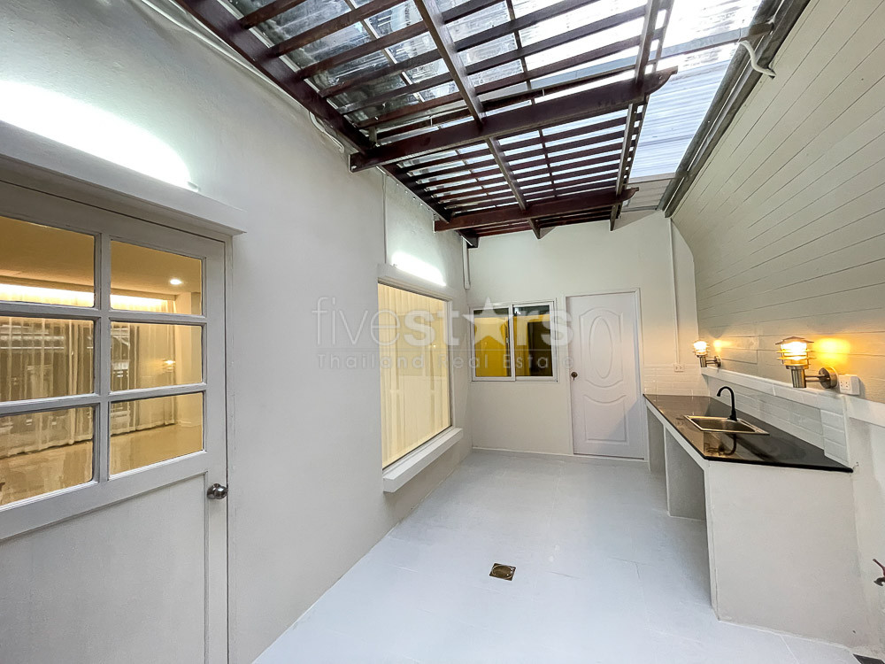 Maison de ville moderne récemment rénovée de 5 chambres à louer sur Rama 3, photo 9