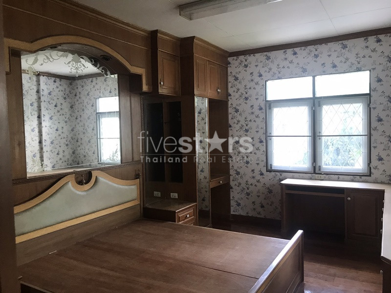 Land with 2 house for sale in Sathorn area, photo 14