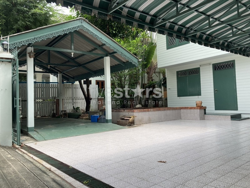 Land with 2 house for sale in Sathorn area, photo 3
