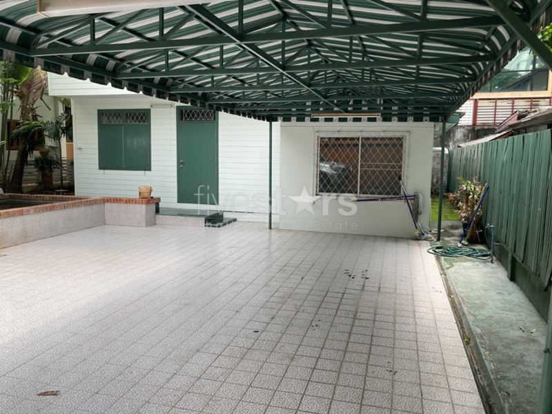 Land with 2 house for sale in Sathorn area, photo 4