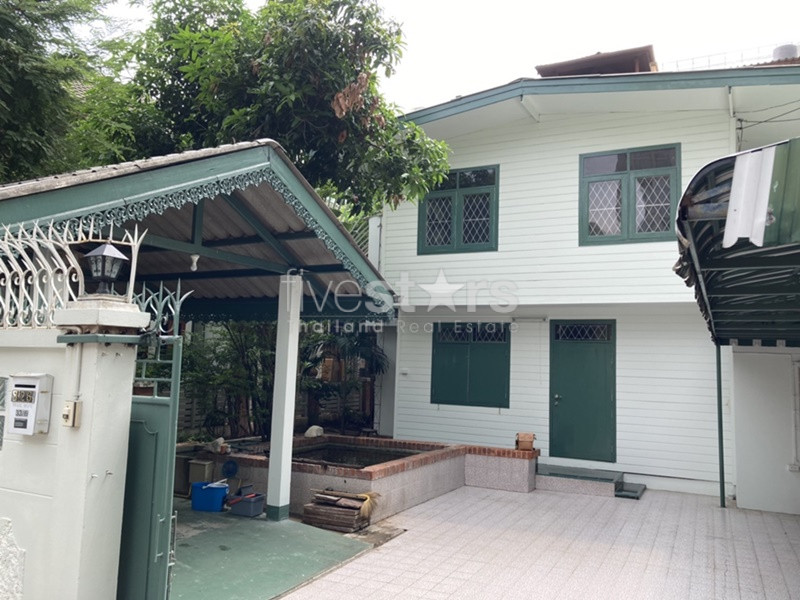 Land with 2 house for sale in Sathorn area, photo 2