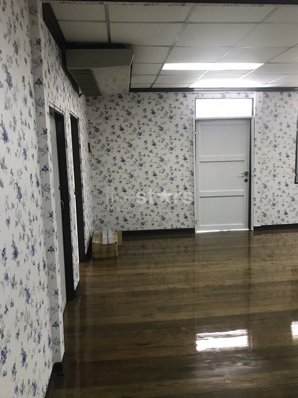 Land with 2 house for sale in Sathorn area, photo 12