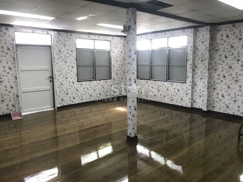 Land with 2 house for sale in Sathorn area, photo 10