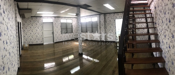 Land with 2 house for sale in Sathorn area, photo 13