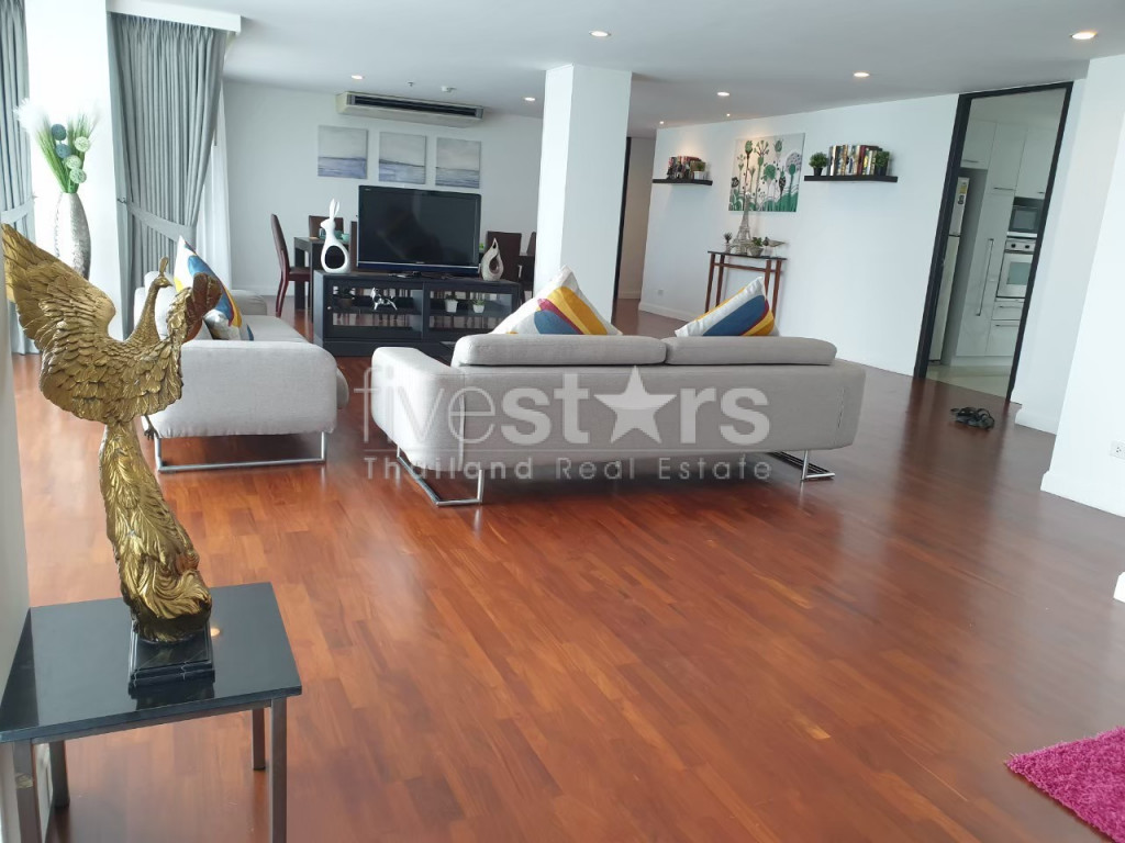 Appartement  4 chambres à louer proche station Surasak BTS