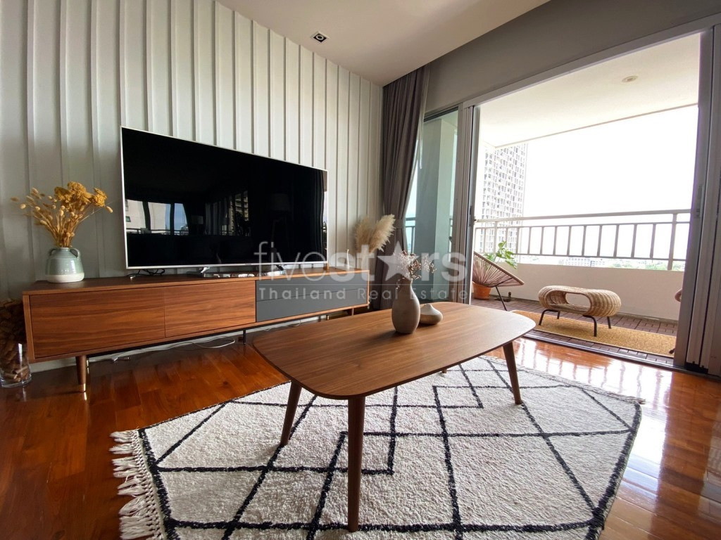 Condo moderne de 3 chambres à louer sur Sathorn