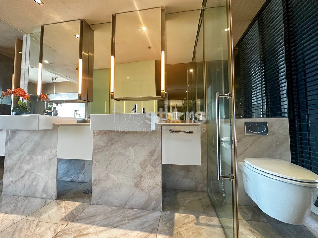 Condo spacieux de 3 chambres à vendre sur Chong Nonsi - Sathorn, photo 16
