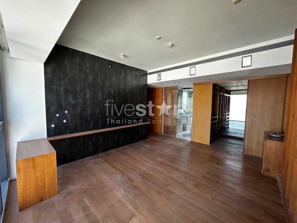 A vendre 3 chambres en étage élevé sur Chong Nonsi – Sathorn, photo 3