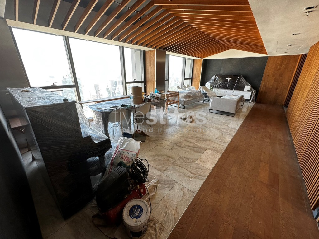 A vendre 3 chambres en étage élevé sur Chong Nonsi – Sathorn