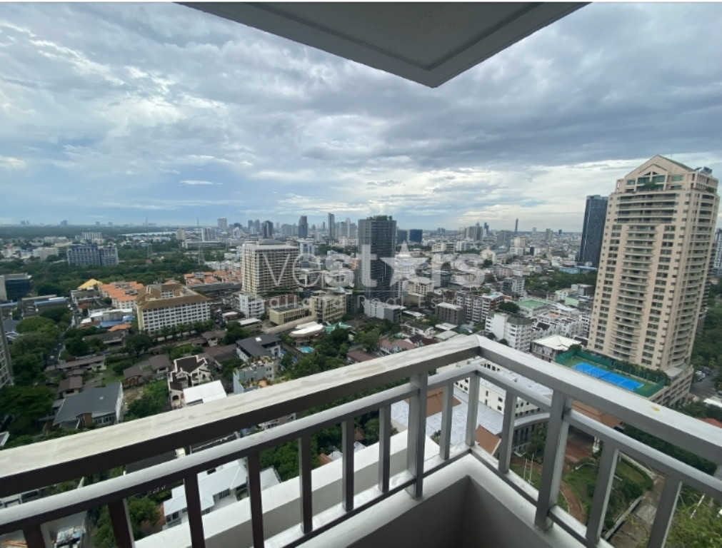 Condo 2+1 chambres à louer sur Sathorn