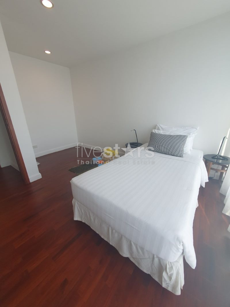 Grand condo 4 chambres à louer sur Sathorn, photo 6