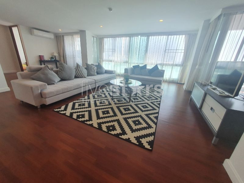 Grand condo 4 chambres à louer sur Sathorn
