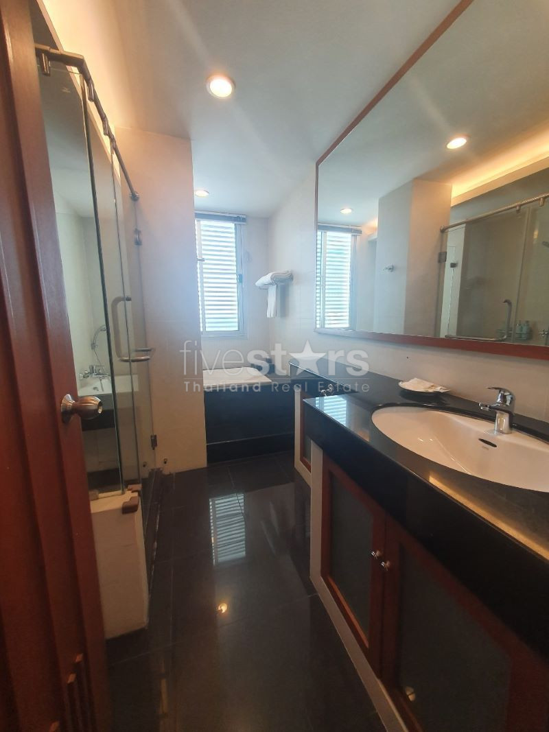 Grand condo 4 chambres à louer sur Sathorn, photo 10