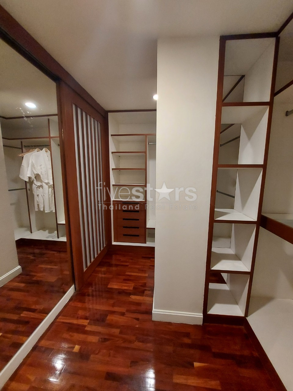 Grand condo de 3 chambres à louer à Sathorn, photo 6
