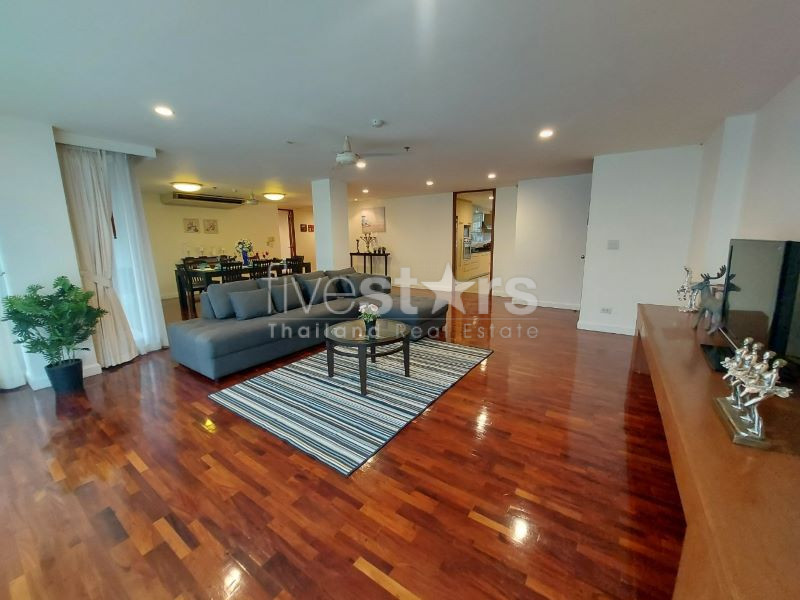 Grand condo de 3 chambres à louer à Sathorn