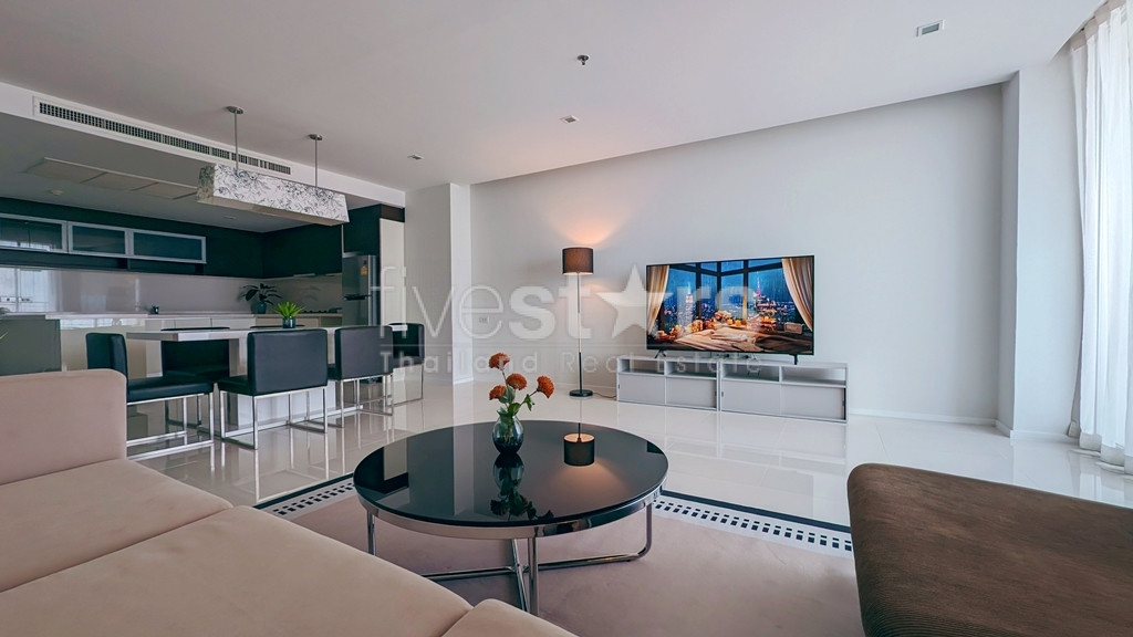 Condo de 3 chambres à louer sur Naradhiwas, Sathorn