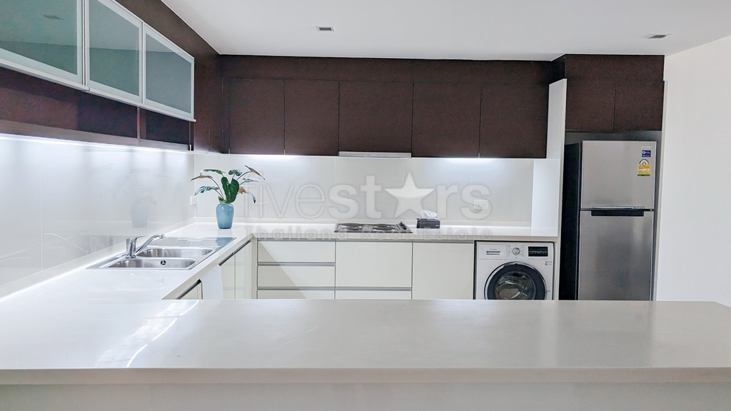 Condo de 3 chambres à louer sur Naradhiwas, Sathorn, photo 11