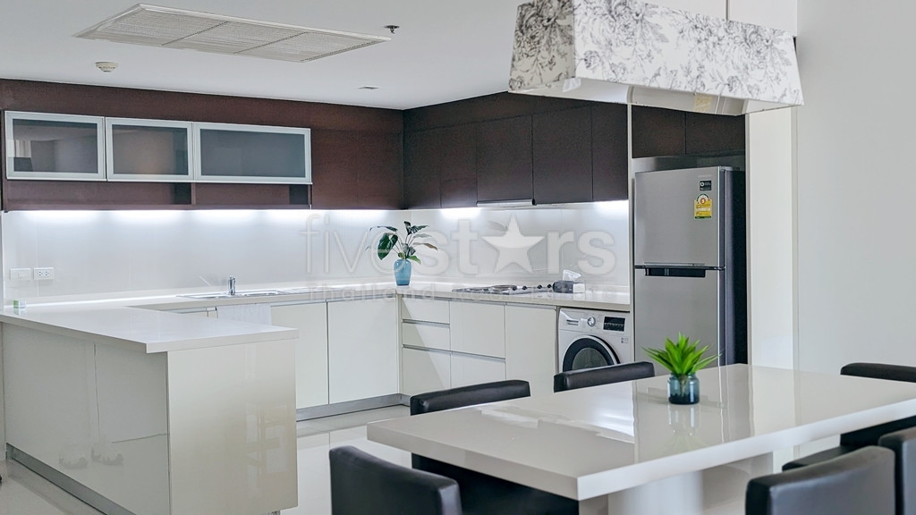 Condo de 3 chambres à louer sur Naradhiwas, Sathorn, photo 13