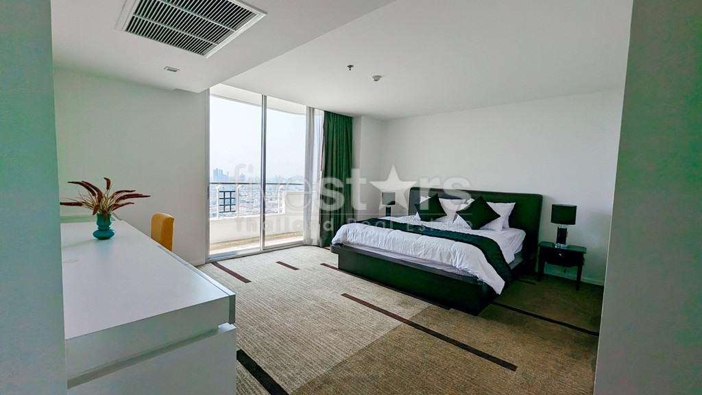 Condo de 3 chambres à louer sur Naradhiwas, Sathorn, photo 5