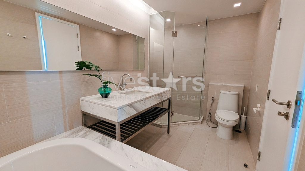 Condo de 3 chambres à louer sur Naradhiwas, Sathorn, photo 14