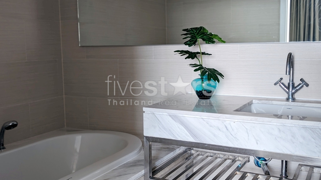 Condo de 3 chambres à louer sur Naradhiwas, Sathorn, photo 15