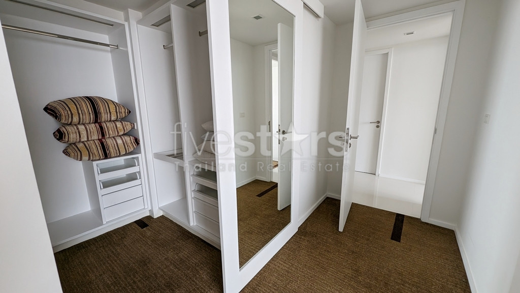 Condo de 3 chambres à louer sur Naradhiwas, Sathorn, photo 17