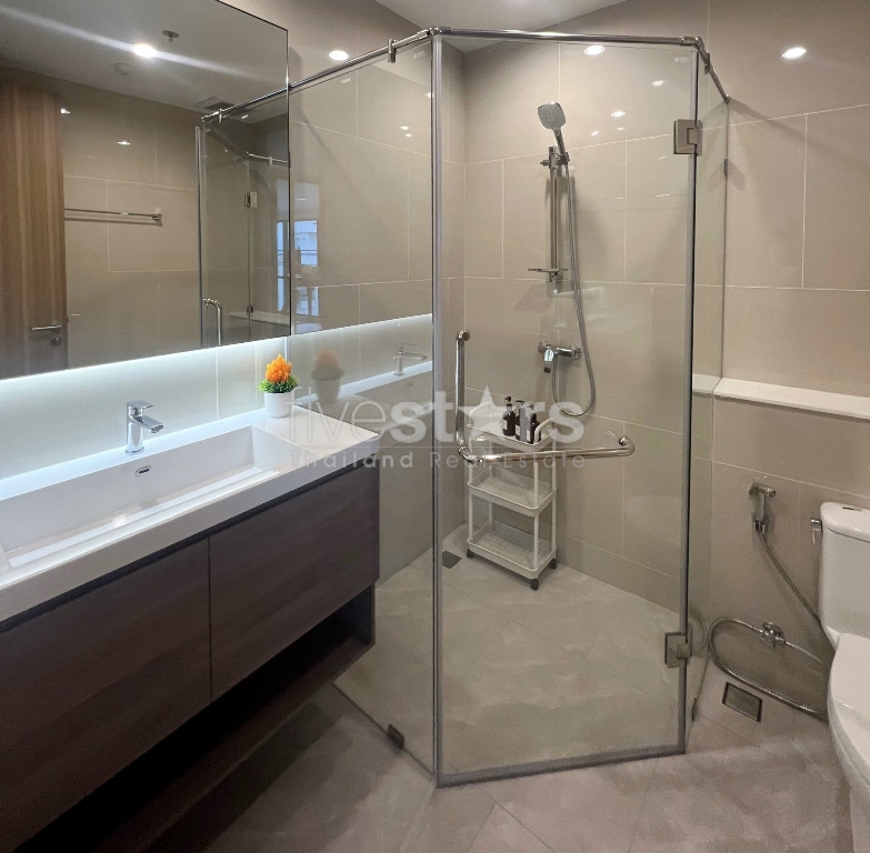 Appartement moderne de 3 chambres, très luxueux, de faible hauteur et acceptant les animaux de compagnie sur Sathorn, photo 9