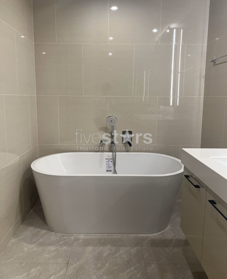 Appartement moderne de 3 chambres, très luxueux, de faible hauteur et acceptant les animaux de compagnie sur Sathorn, photo 8