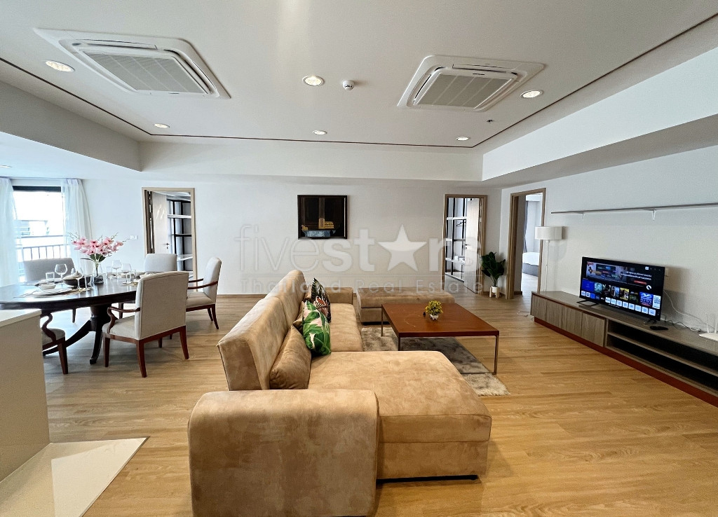 Appartement moderne de 3 chambres, très luxueux, de faible hauteur et acceptant les animaux de compagnie sur Sathorn
