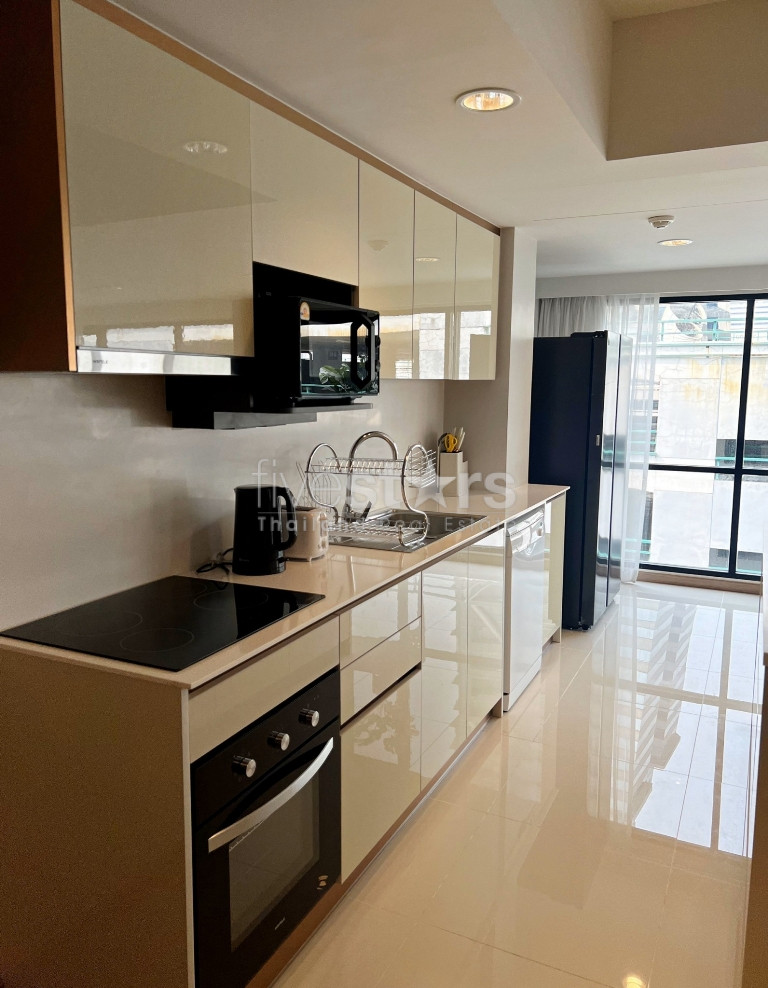 Appartement moderne de 3 chambres, très luxueux, de faible hauteur et acceptant les animaux de compagnie sur Sathorn, photo 6