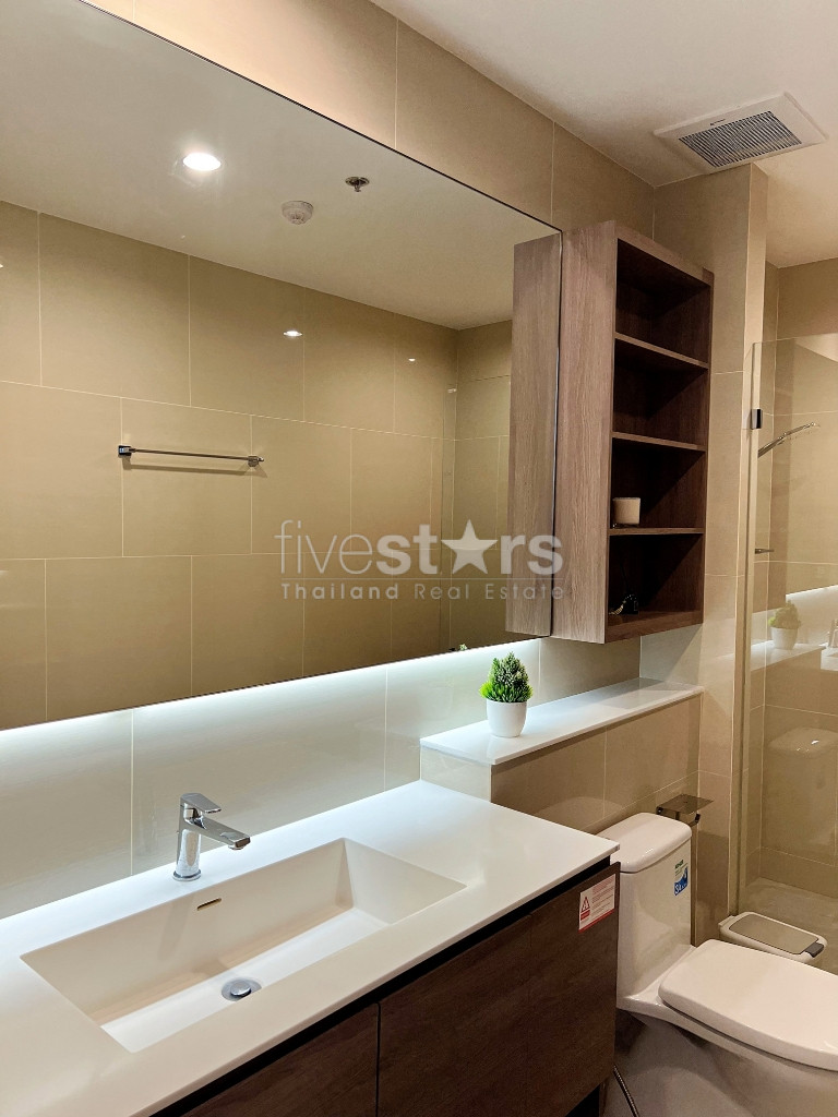 Appartement moderne de 3 chambres, très luxueux, de faible hauteur et acceptant les animaux de compagnie sur Sathorn, photo 7