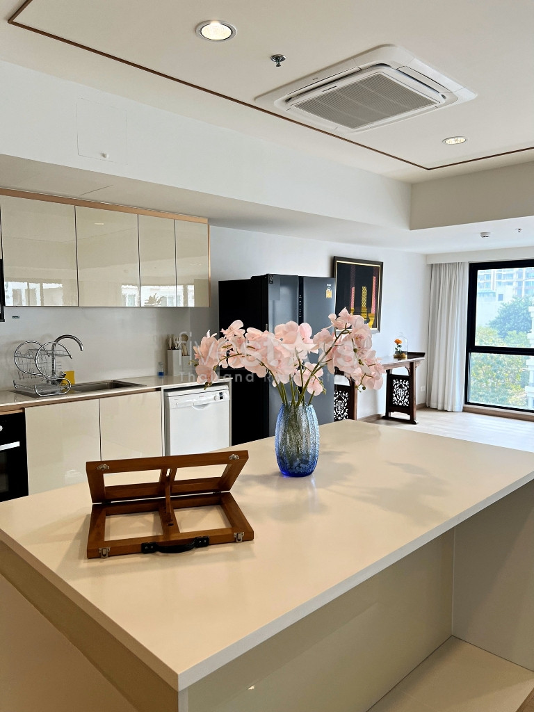 Appartement moderne de 3 chambres, très luxueux, de faible hauteur et acceptant les animaux de compagnie sur Sathorn, photo 3