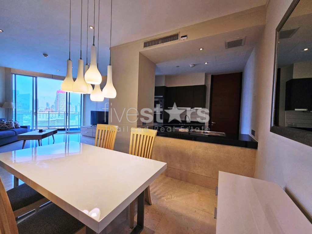 condo de luxe de 2 chambres avec SkyTrain BTS en face de l'immeuble Sathorn, photo 4