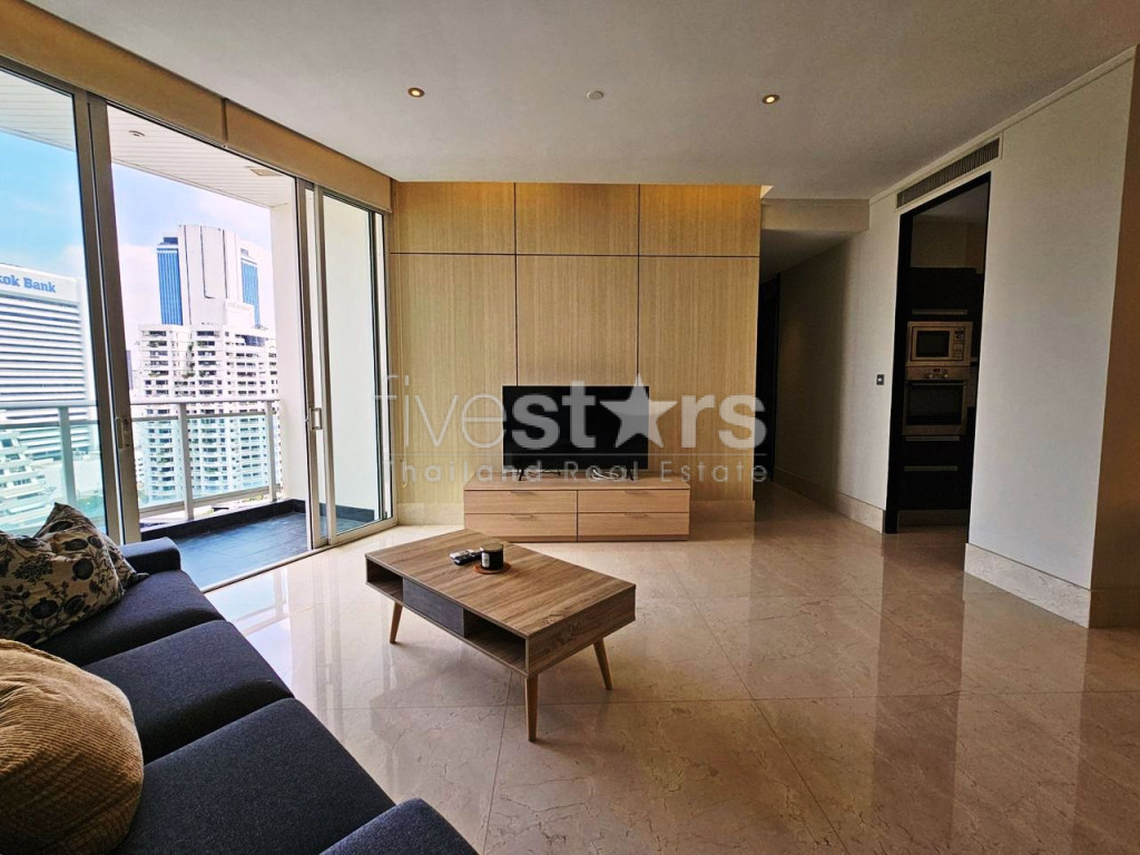 condo de luxe de 2 chambres avec SkyTrain BTS en face de l'immeuble Sathorn