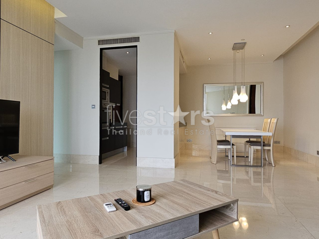 condo de luxe de 2 chambres avec SkyTrain BTS en face de l'immeuble Sathorn, photo 5