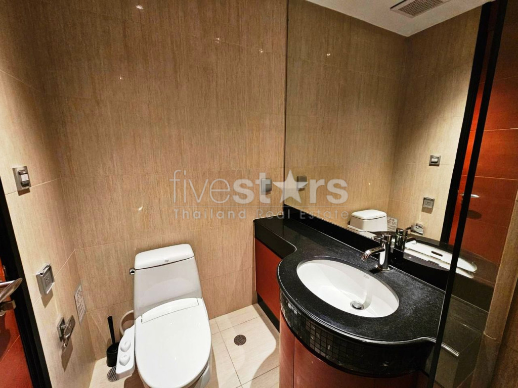 condo de luxe de 2 chambres avec SkyTrain BTS en face de l'immeuble Sathorn, photo 10