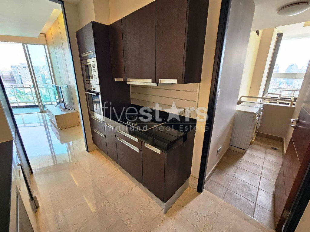condo de luxe de 2 chambres avec SkyTrain BTS en face de l'immeuble Sathorn, photo 3