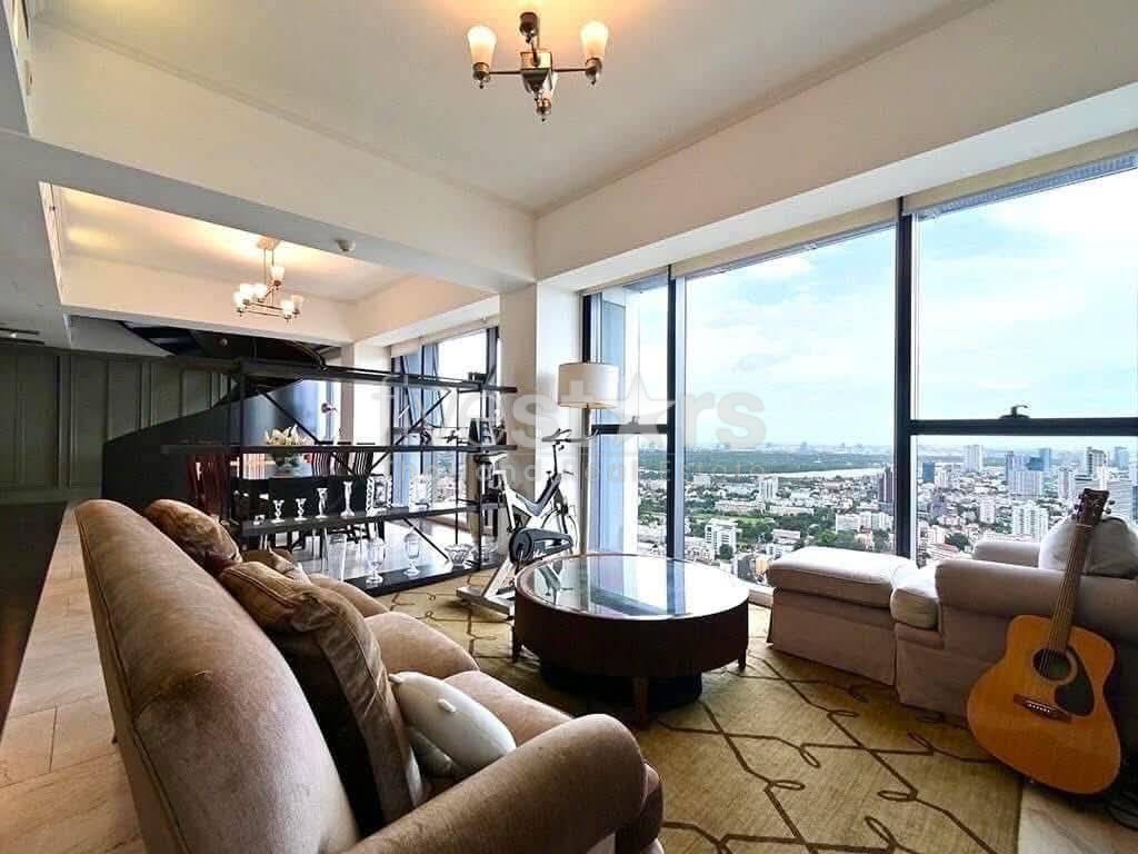 Duplex de 4 chambres à louer sur Sathorn