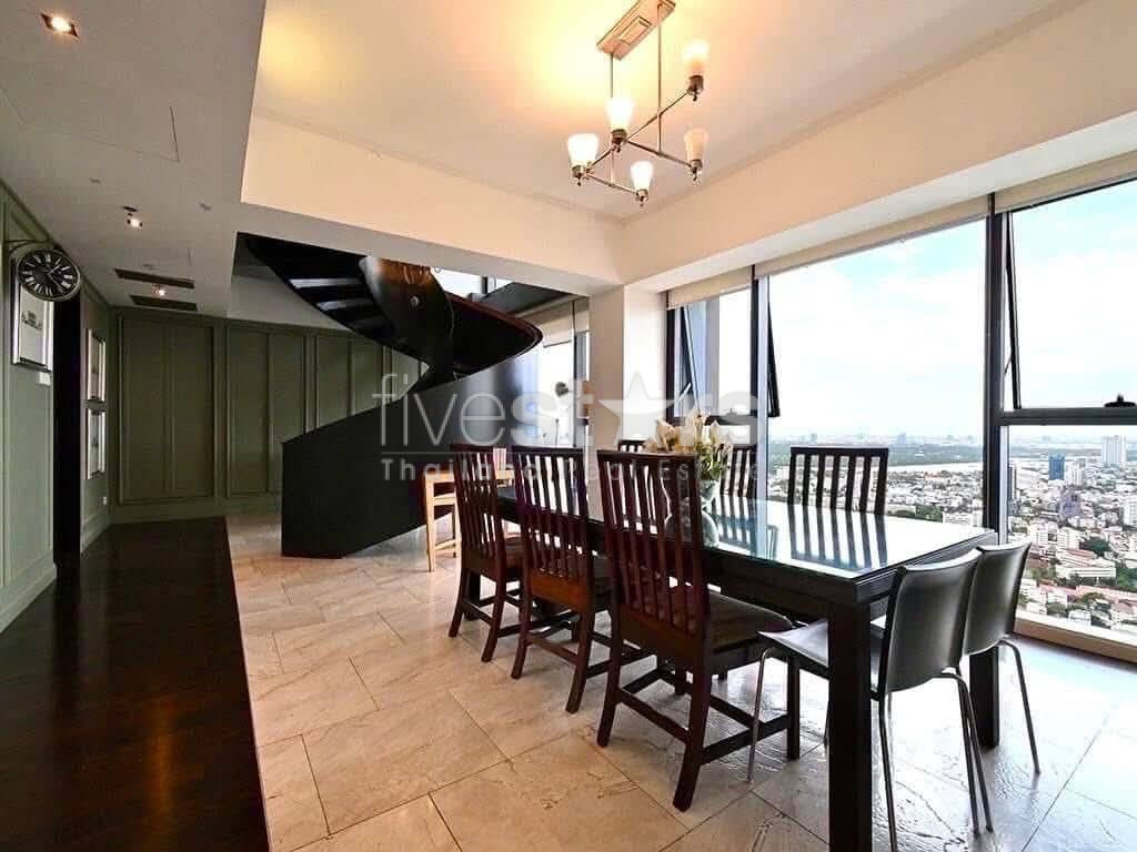 Duplex de 4 chambres à louer sur Sathorn, photo 2