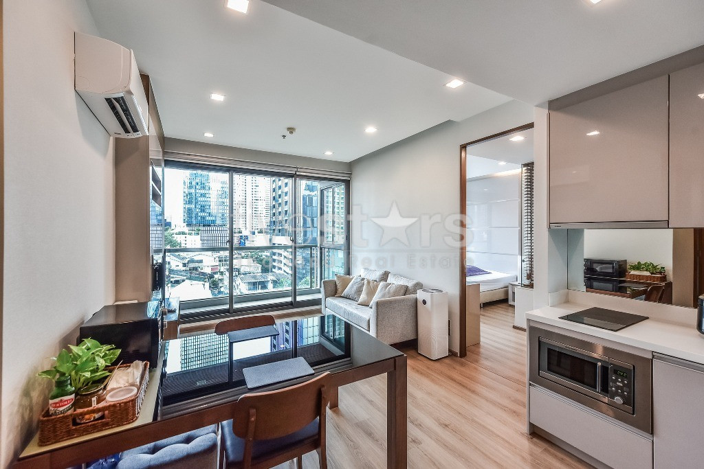 Appartement de 2 chambres récemment rénové à vendre à Sathorn