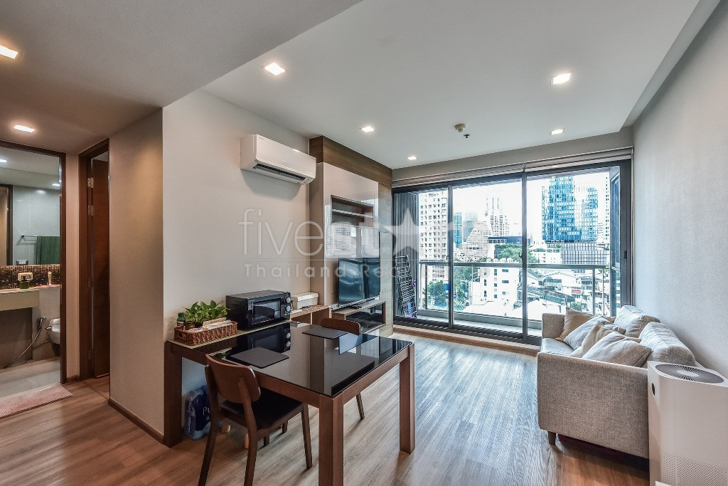Appartement de 2 chambres récemment rénové à louer à Sathorn