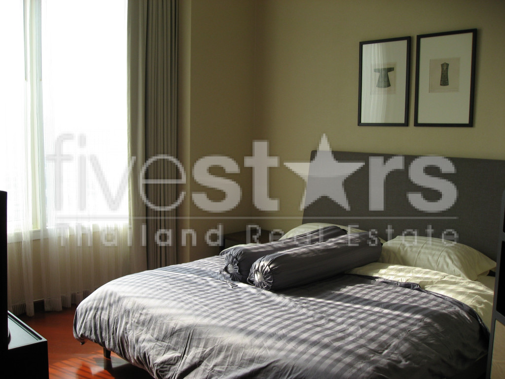luxury 2 bed condo with BTS skytrain in front of building prime Sathorn location, photo 2
