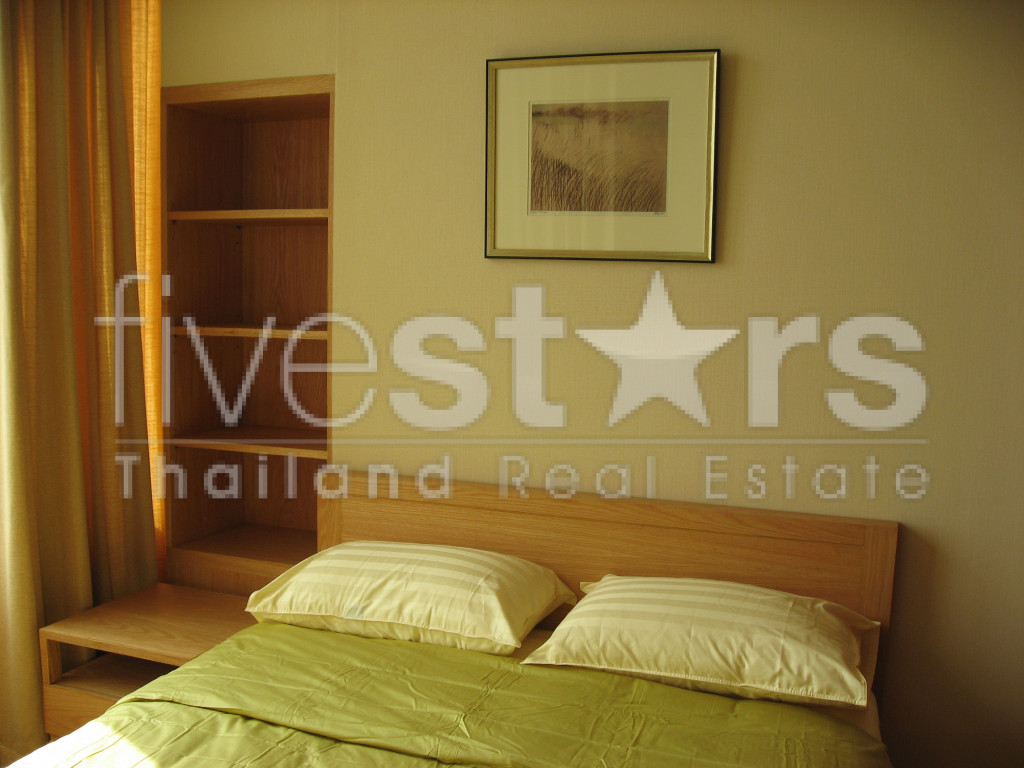 luxury 2 bed condo with BTS skytrain in front of building prime Sathorn location, photo 3