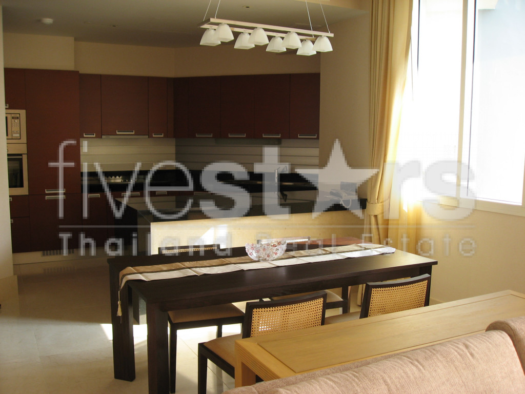 luxury 2 bed condo with BTS skytrain in front of building prime Sathorn location, photo 4