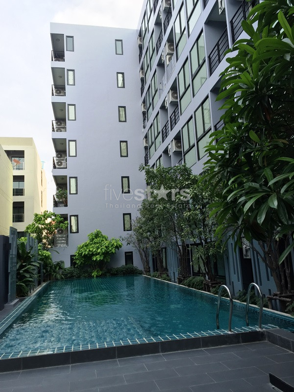 Condo 2 chambres à vendre à Sathorn-Saphan Taksin