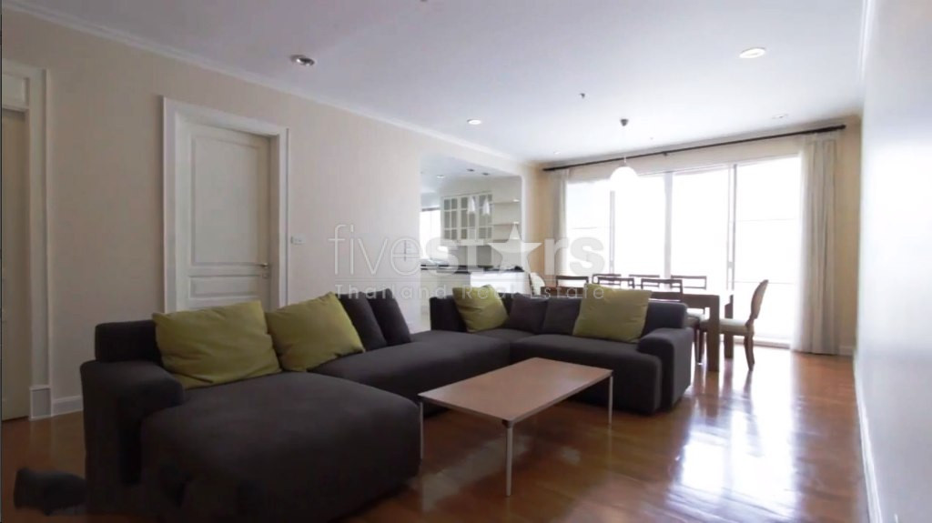Appartement spacieux de 2 chambres à louer dans le quartier de Sathorn