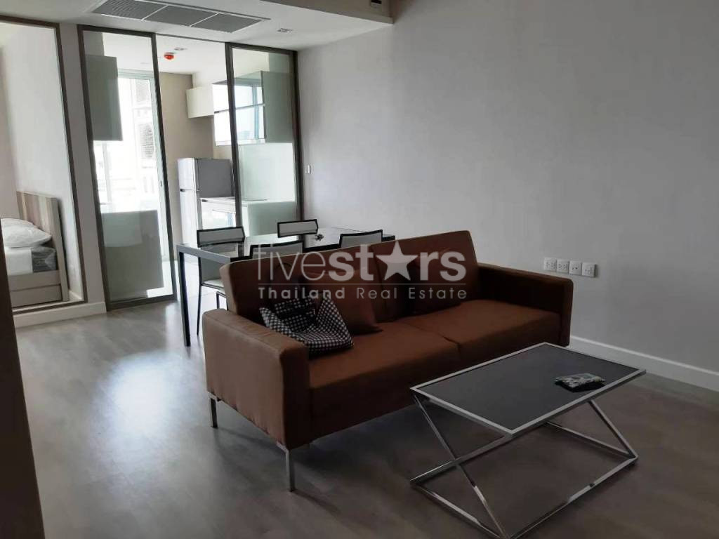 1 bedroom condo for rent in Sathorn near BTS Surasak