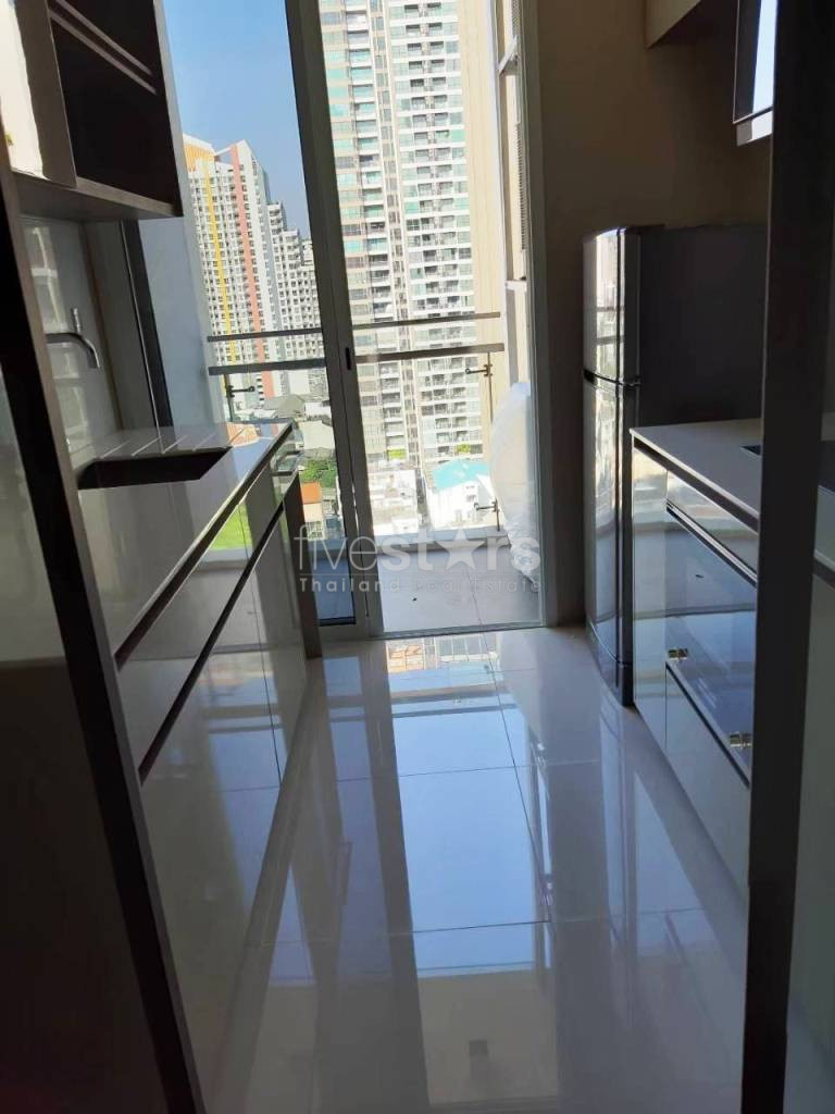 1 bedroom condo for rent in Sathorn near BTS Surasak, photo 8