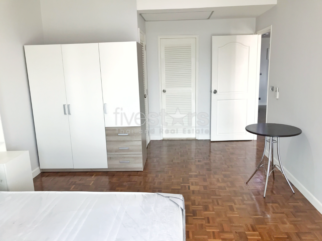 à Bangkok, bel appartement avec vue dégagée quartier Sathorn, photo 14